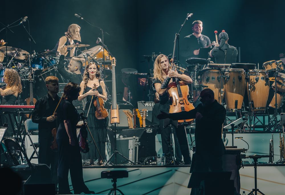 Cellists, Center Stage (HZ-05)
